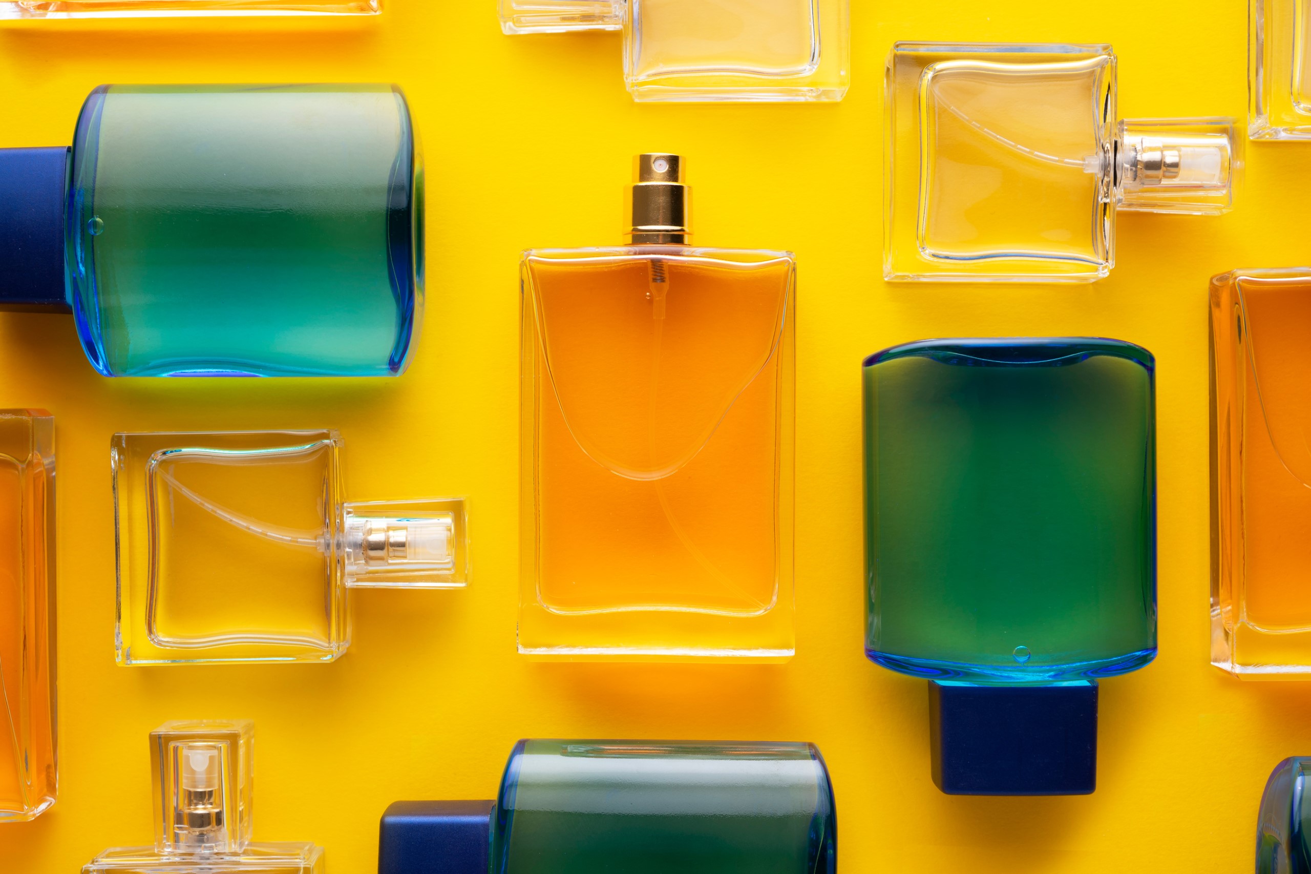 perfumes_flatlay_yellow