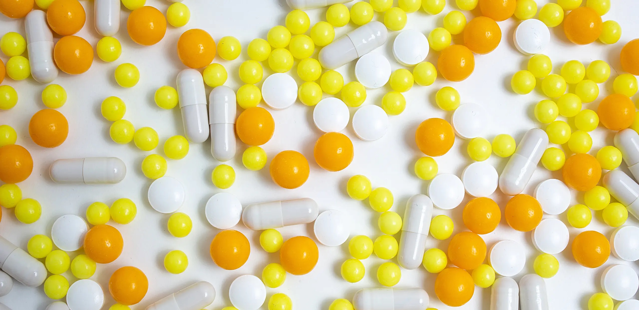 pills_orange_white_yellow_white_background