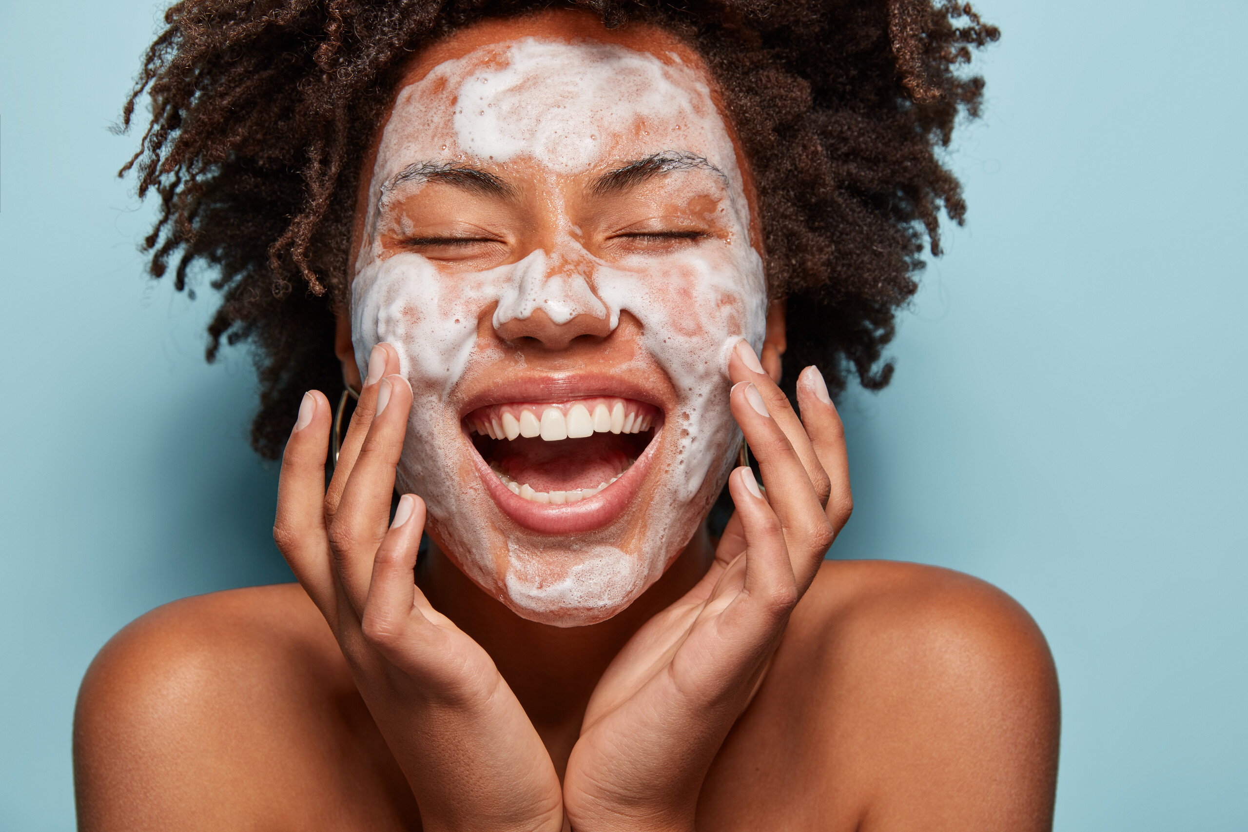 white_foam_mask_african_woman