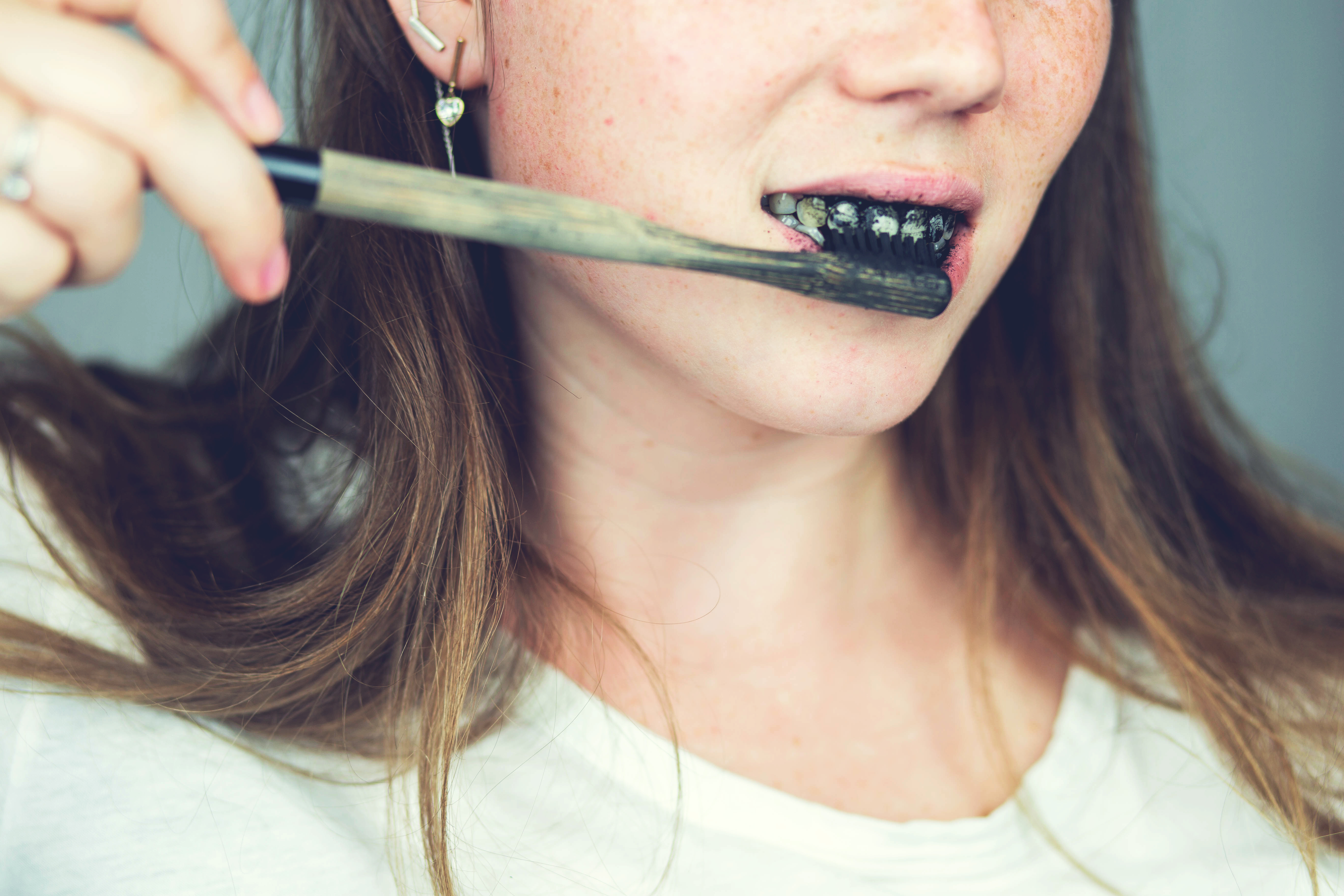 woman_using_charcoal_toothpaste